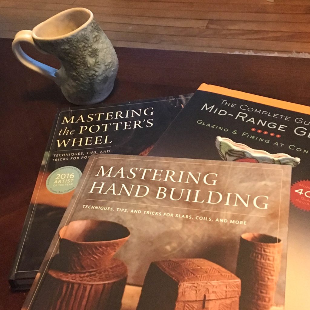 Mastering the Potter's Wheel: Techniques, Tips, and Tricks for Potters  (Mastering Ceramics)